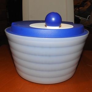 Tupperware salad spinner